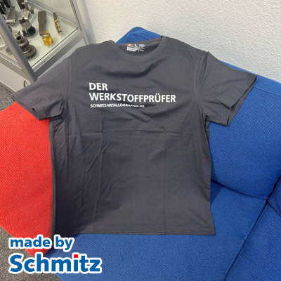 T-shirt "Der Werkstoffprüfer" - limited edition. Comes free with the formulae book - only while stocks last