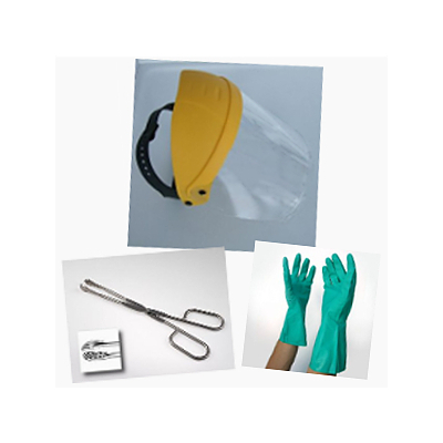 Eerste uitrusting macro-etsen: gelaatsscherm, ettang, schort, chemisch beschermende handschoen maat 9